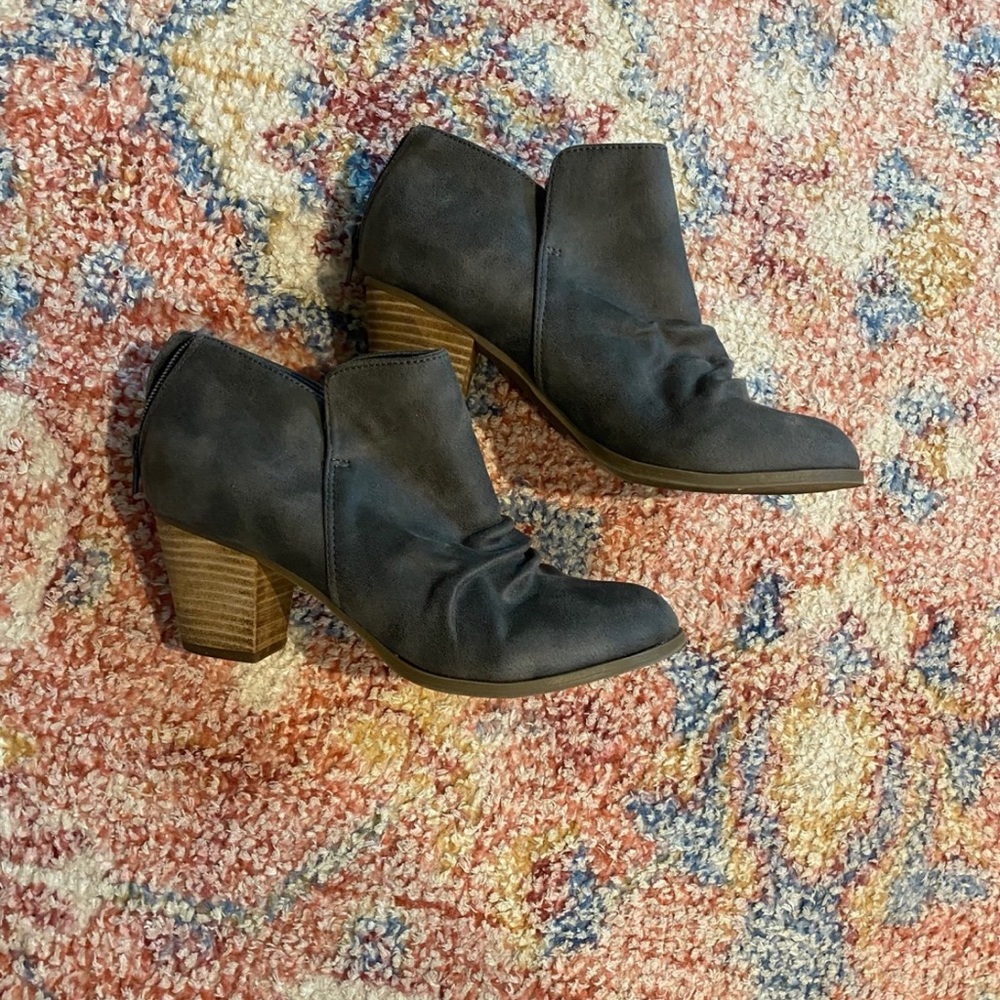 Report grey booties